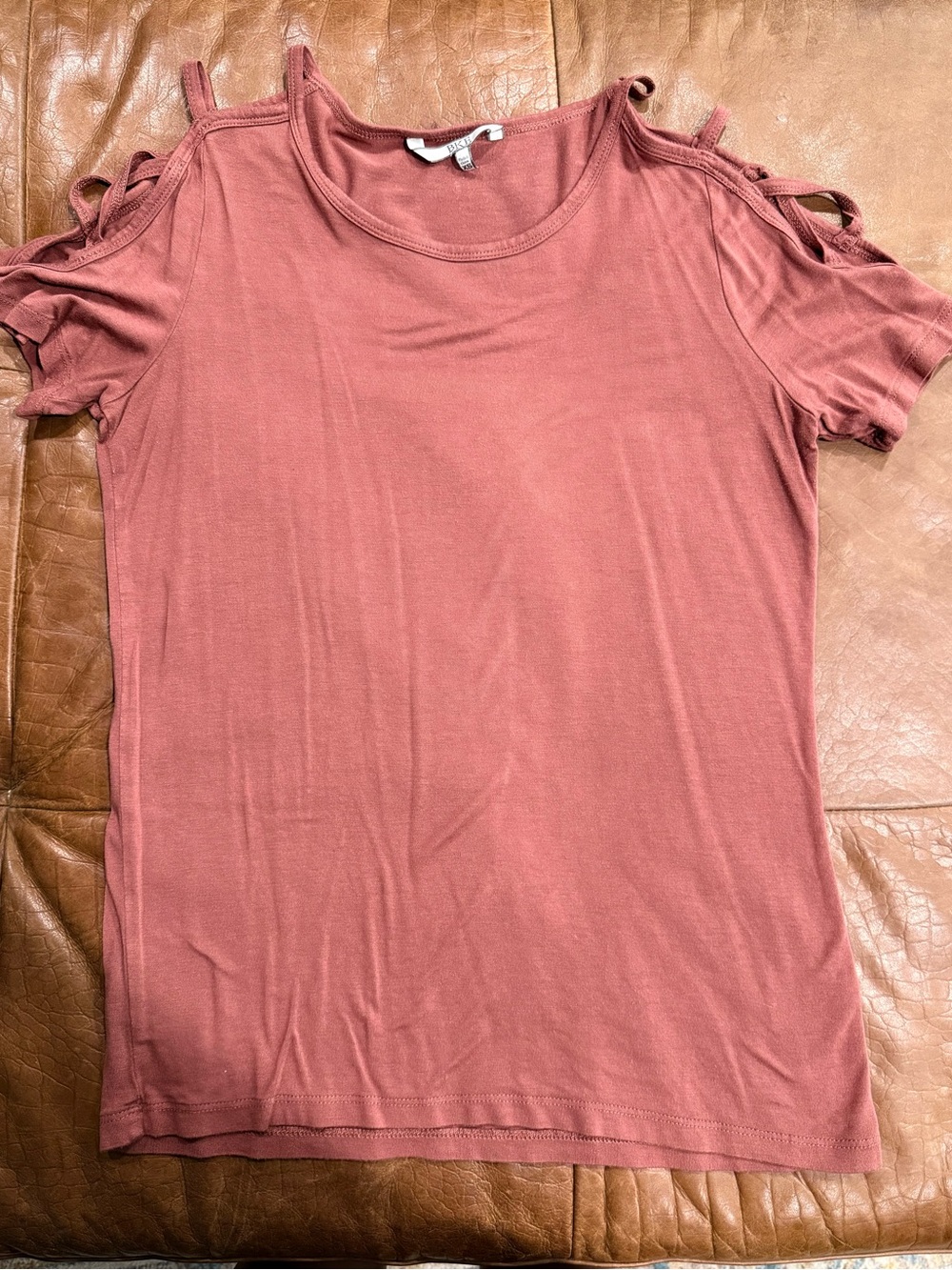 BKE Women's Cold-Shoulder Short Sleeve Top - Dusty Rose
